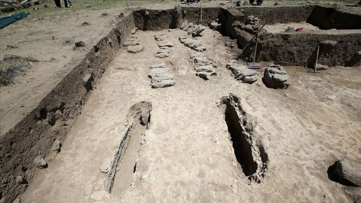 Malazgirt Savaşı'nın yapıldığı alanın tespiti için 15 mezar açıldı