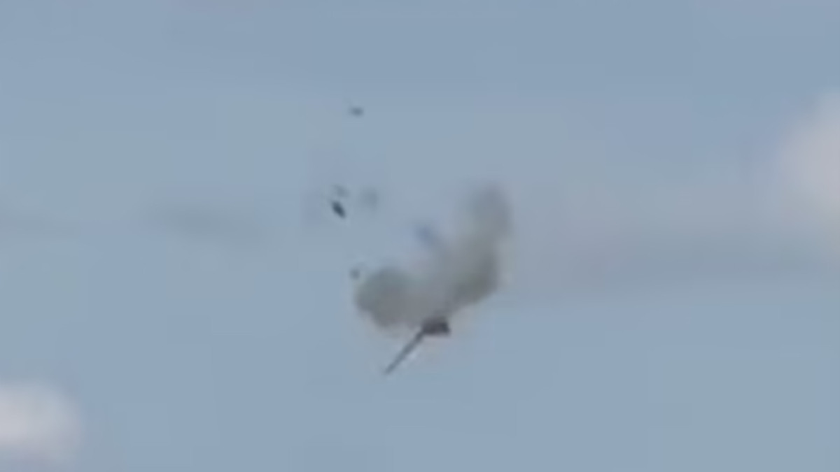ABD'de MiG-23, şov uçuşu sırasında düştü