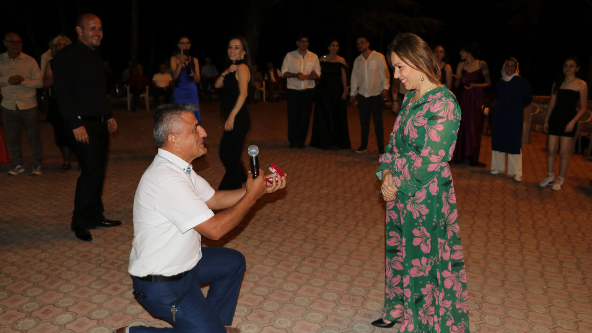 Amasya'da karısına 18 yıl sonra evlenme teklifi yaptı
