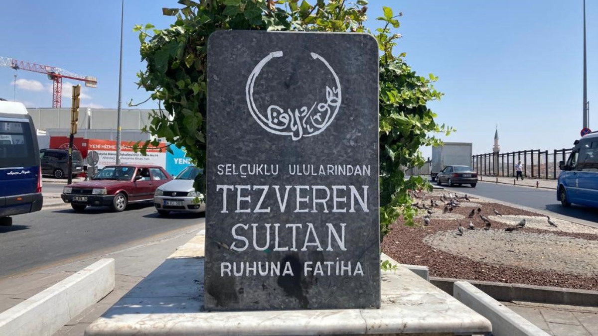 Ankara'da yolun ortasındaki türbeler: Tezveren Sultan ve Gülbaba