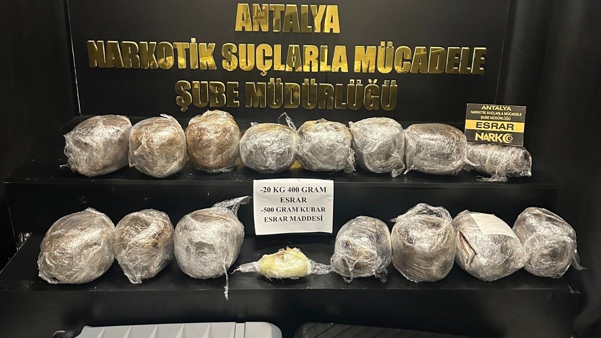 Antalya'ya valizlerle sokulmaya çalışılan 51 kilo esrar yakalandı