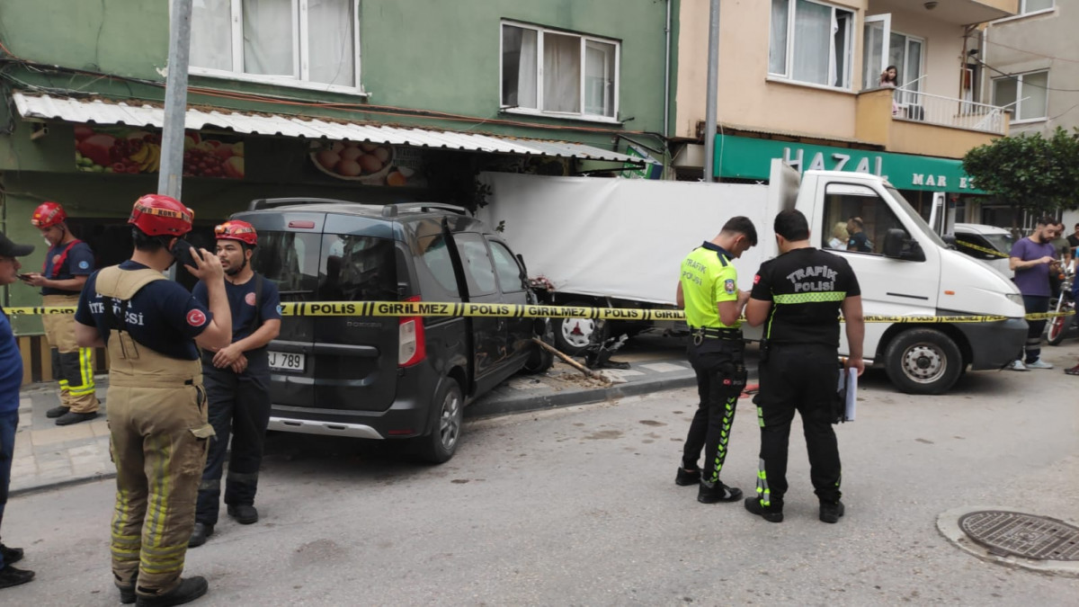 Bursa'da araç ve duvar ortasında sıkışan yaya hayatını kaybetti