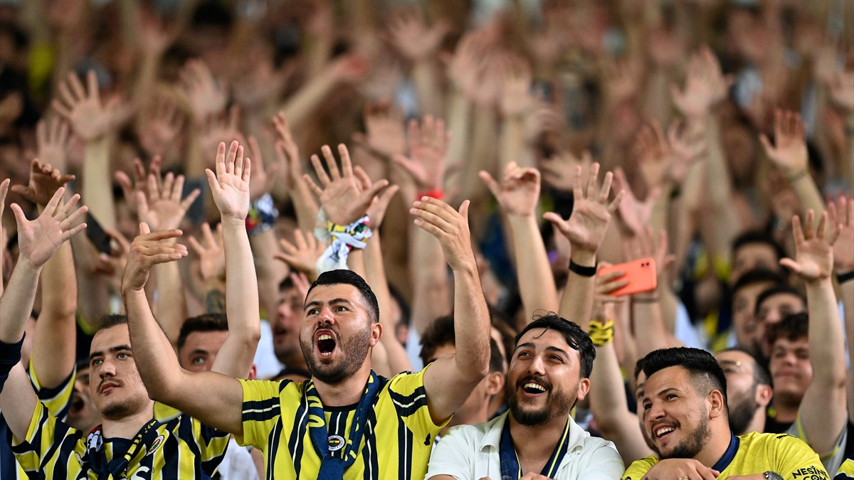 Fenerbahçe taraftarları, Gaziantep FK'yı alkışladı