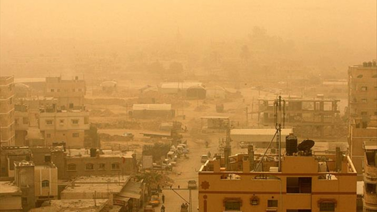 İran'da kum fırtınası 700'den fazla kişiyi hastanelik etti
