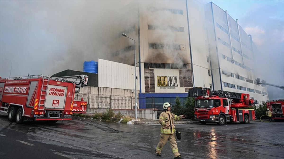İstanbul Arnavutköy’deki cam üretim tesisinde yangın