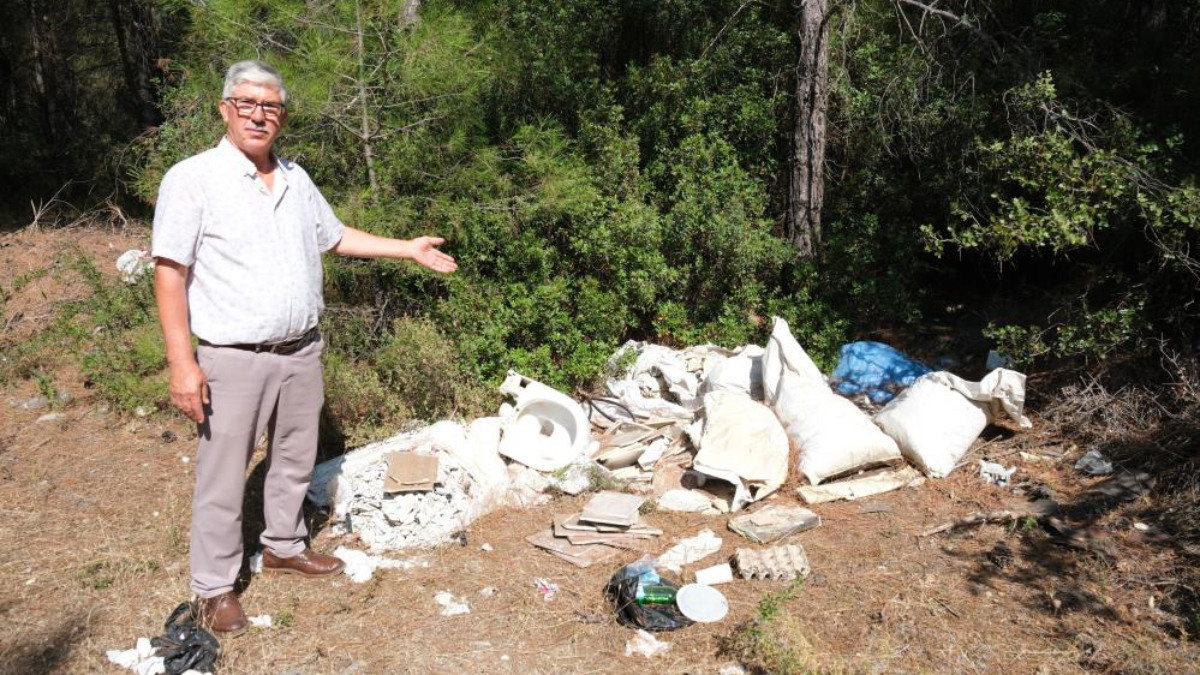 İzmir'de ormanlık alan çöplüğe dönünce vatandaş isyan etti: Akaryakıt dökmekten farkı yok