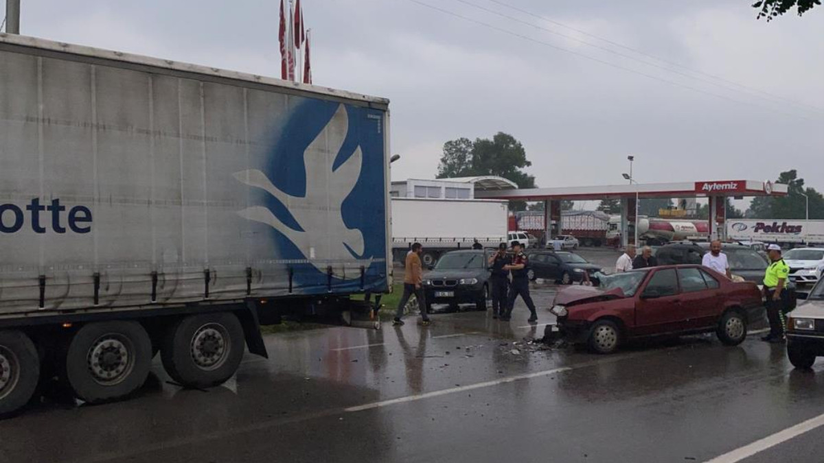 Samsun'da araba tıra arttan çarptı: 1 meyyit