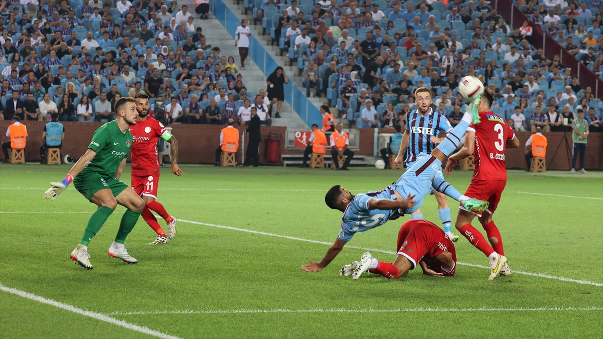 Trabzonspor yeni dönemin birinci maçında Antalyaspor'u tek golle geçti