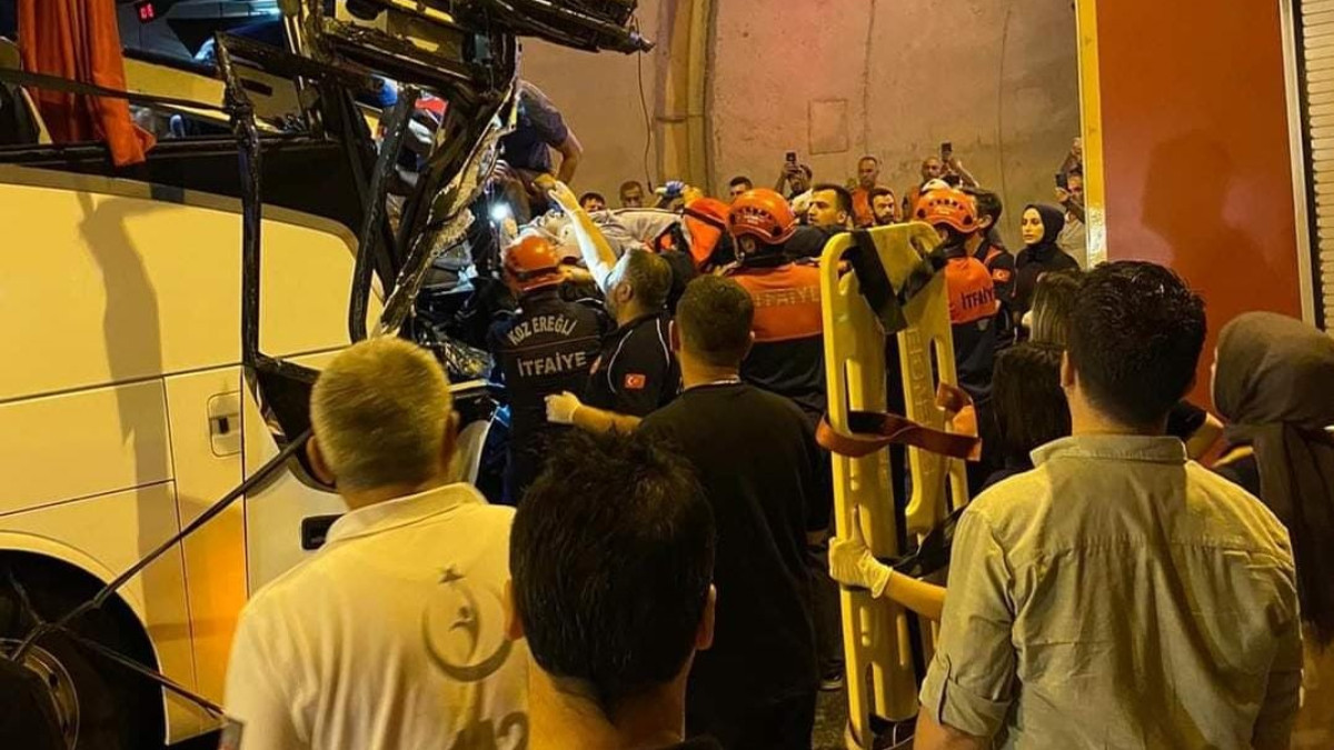 Zonguldak'ta yolcu otobüsü ve kamyon çarpıştı: 4 kişi yaralandı