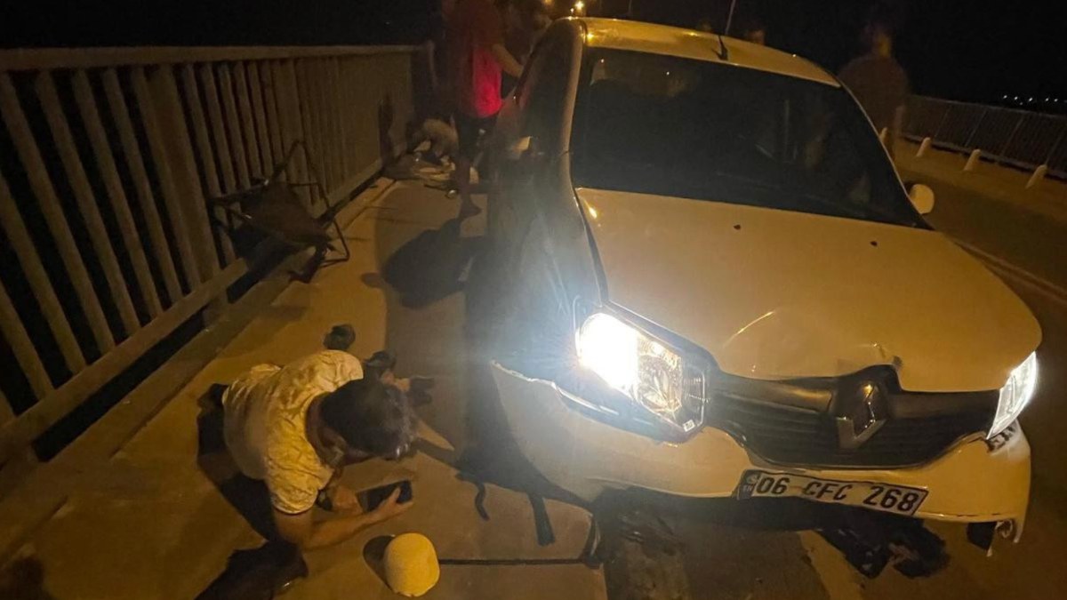 Adana'da alkollü şoför köprüde balık tutanlara çarptı: 3 yaralı