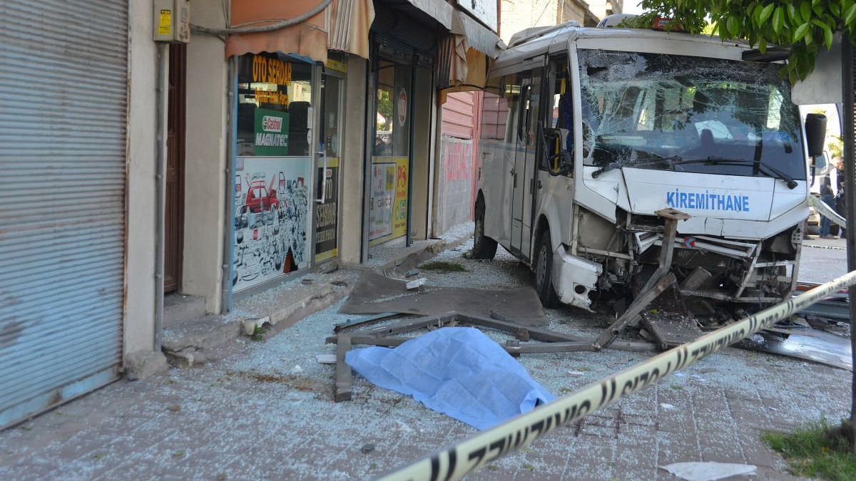 Adana'da duraktaki 2 kişinin vefatına sebep oldu! Uyuşturucu tesirinde olduğu belirlendi