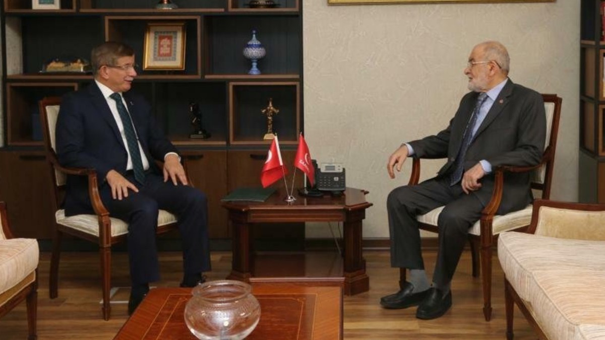Ahmet Davutoğlu'ndan Temel Karamollaoğlu'na ziyaret