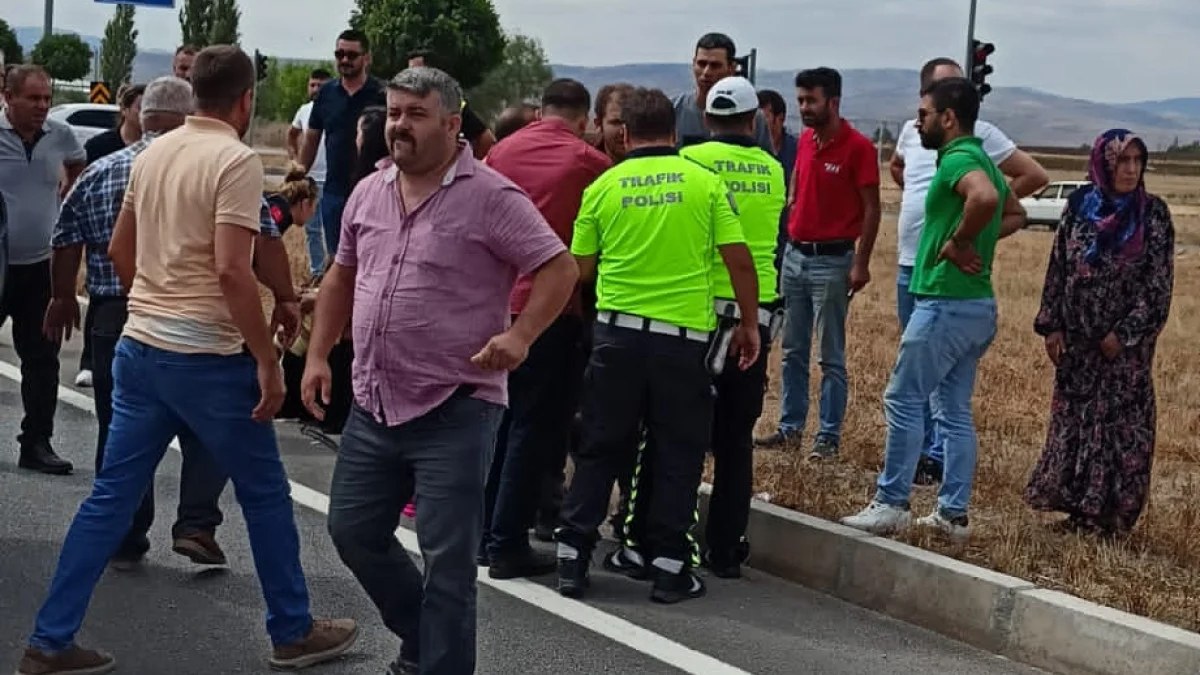 Amasya'da araba ve hafif ticari araç çarpıştı: 1 çocuk öldü, 8 kişi yaralandı