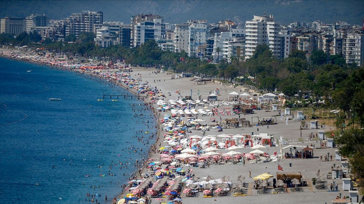 Antalya'ya hava yolu ile gelen turist sayısı yüzde 20 arttı