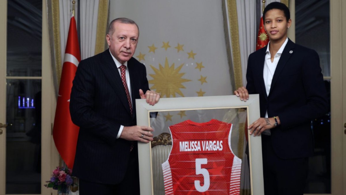 Cumhurbaşkanı Erdoğan'dan Avrupa Şampiyonu Filenin Sultanları'na tebrik bildirisi