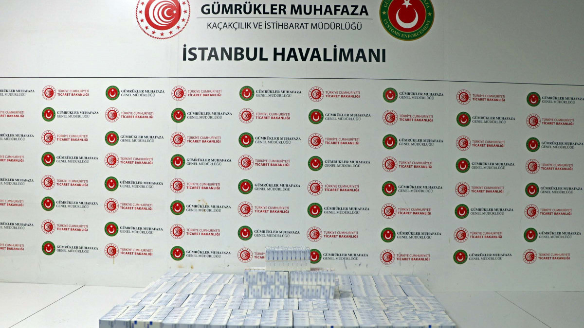 İstanbul Havalimanı’nda 988 adet kaçak ilaç ele geçirildi