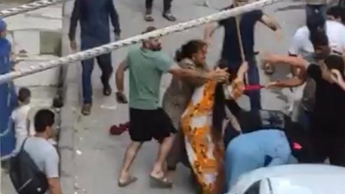 İstanbul'da dilencilerin yer arbedesi: Satır ve sopalarla saldırdılar