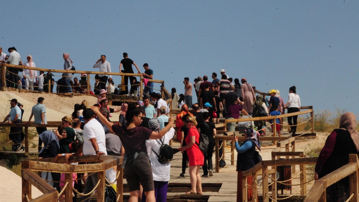 Kapadokya'ya ziyaretçi akını! Birinci 8 ayda 3 milyonu aşkın turist geldi