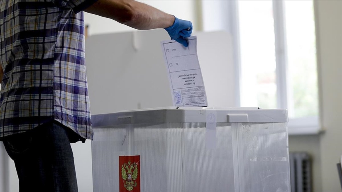 Rusya'da halk lokal seçimler için sandık başında
