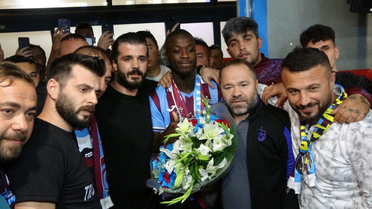 Trabzonspor'un yeni yıldızı Nicolas Pepe kente geldi
