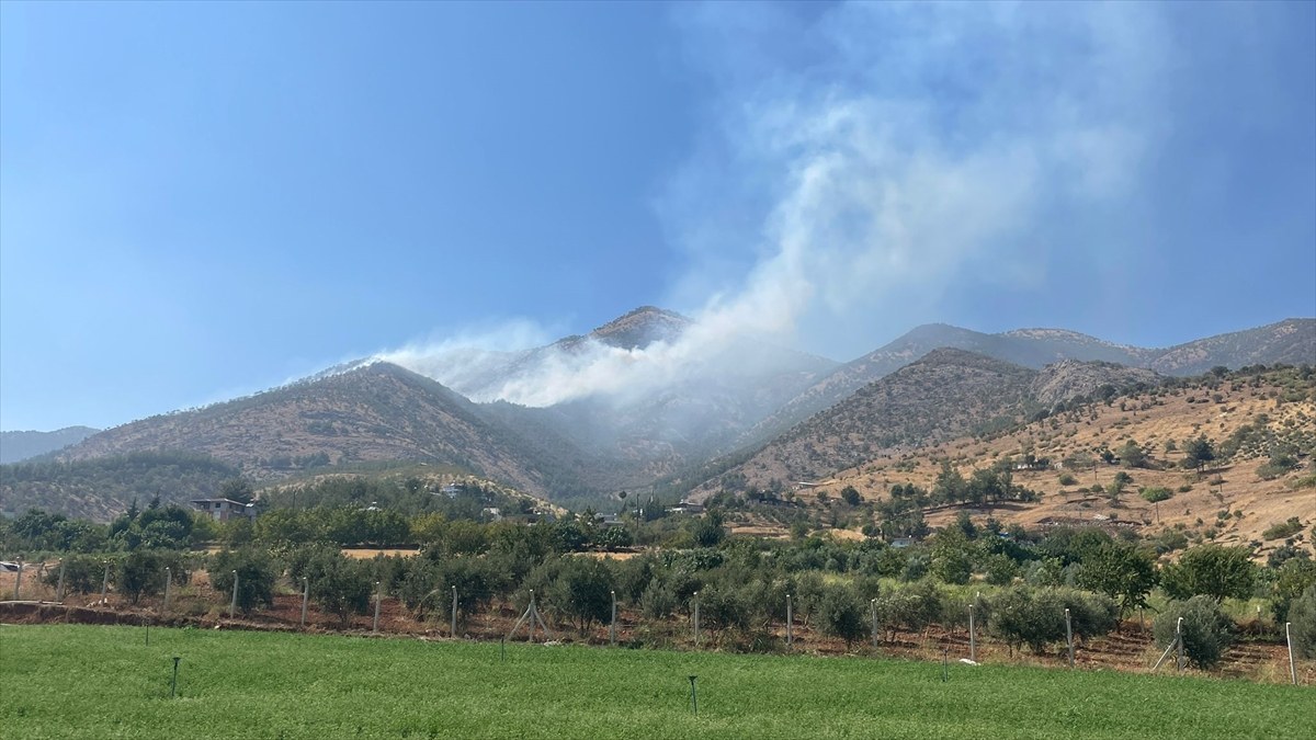 Zelzelenin merkezi Kahramanmaraş'ta dumanlar yükseldi! Havadan ve karadan müdahale ediliyor
