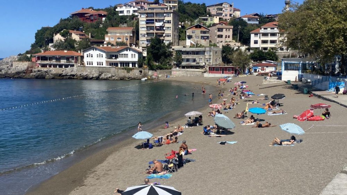 Zonguldak Kapuz Plajı serinlemek isteyenlerin uğrak noktası